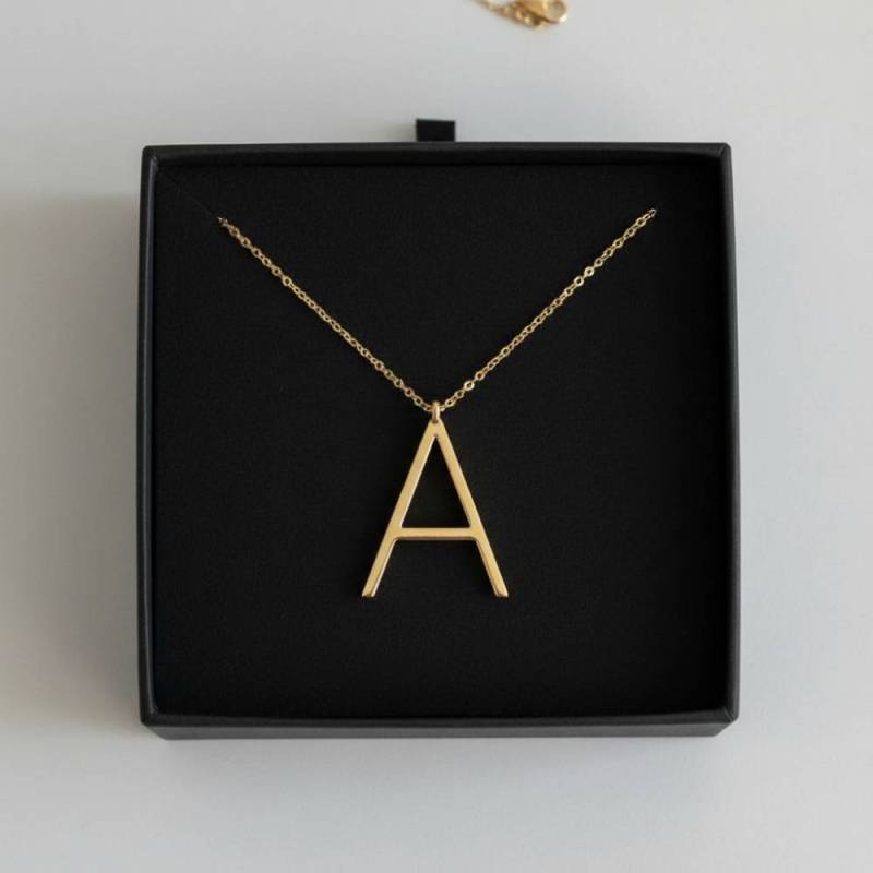 Персонализирано колие с твоята инициала