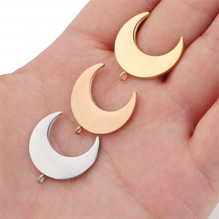 Колие с висулка полумесец