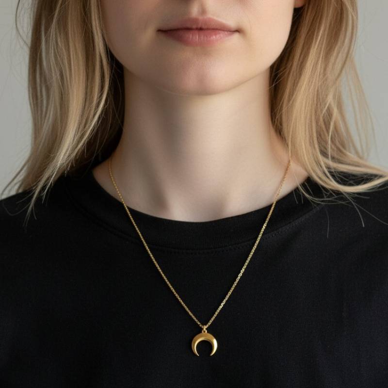 Колие с висулка полумесец