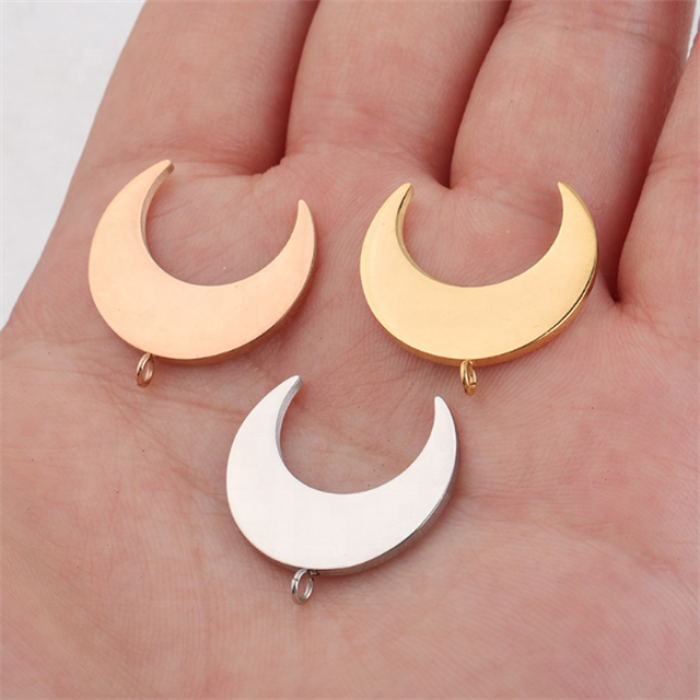 Колие с висулка полумесец