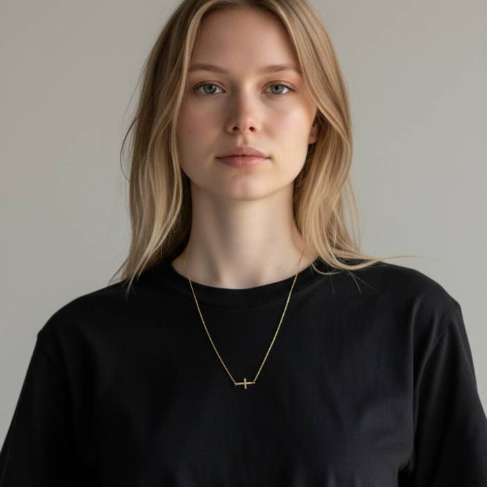 Минималистично кръстче колие
